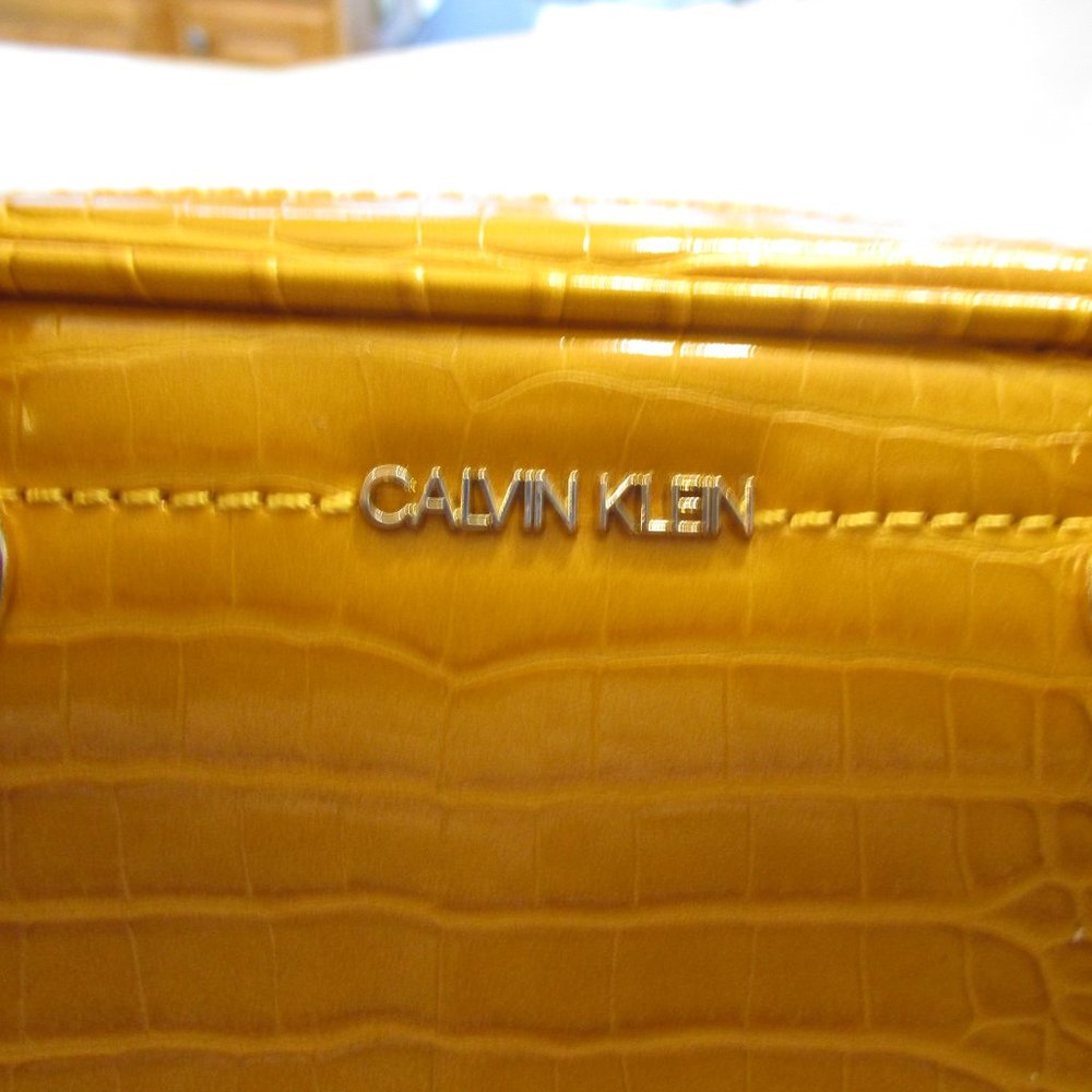 Handbag - Picture 3 of 3